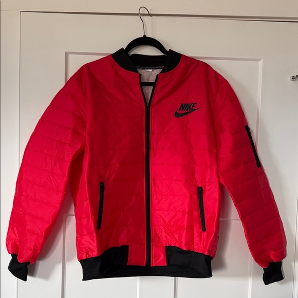 Nike Men's Vibrant Red Puffer Jacket - Picture 1 of 12